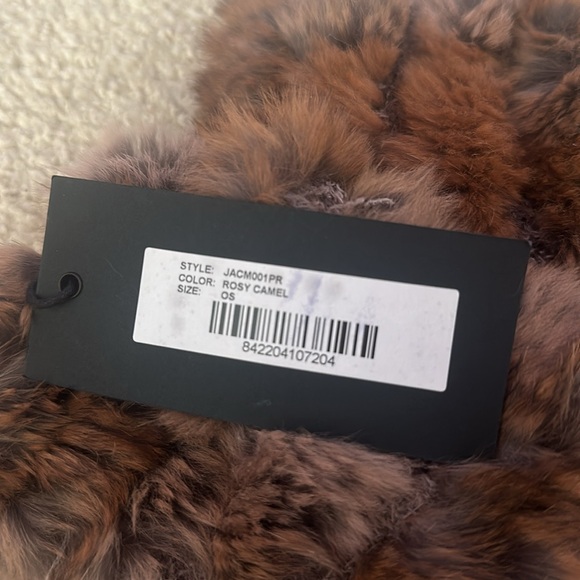 Jocelyn Brown Faux Fur Fingerless Gloves - Picture 6 of 6